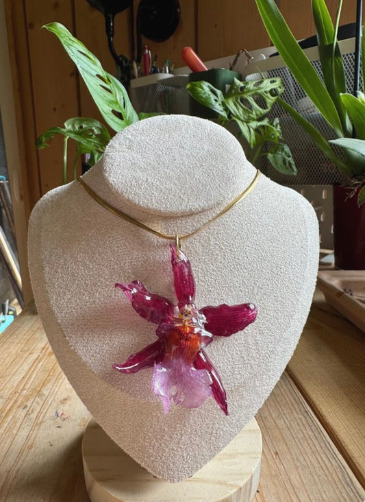 Bratonia Dark Star - Necklace